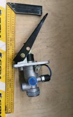 Кран тормозной CDM833/835E (нового образца) LY60F/4120001795