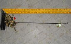 Замок двери правый (механизм с тросом) HOWO WG1642340015/2