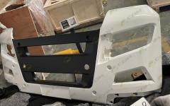 Бампер на тягач белый C7H SITRAK 812W41610-0306