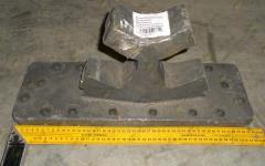 Кронштейн крепления V-образной тяги к раме левый L=165 Howo AZ9625520358