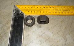 Гайка стремянки задней HOWO (90003888749)