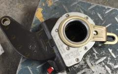 Трещетка тормозная передняя  мост VGD95 HOWO WG4075450061