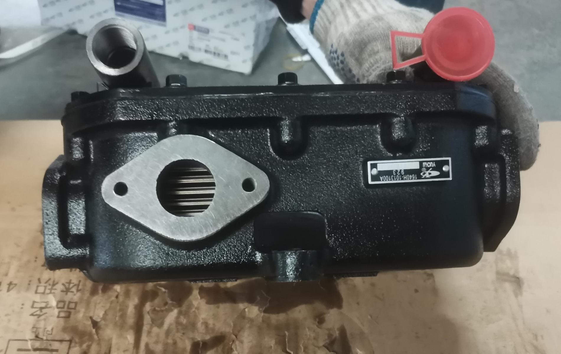 Радиатор масляный YC6108 1640H-1013100A