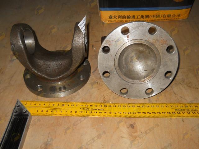 Фланец d-165 крестовины карданного вала d-57 8 отверстий HOWO (19036311062)