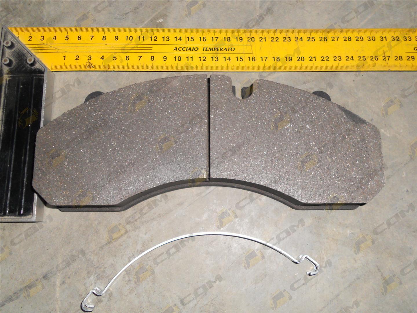 Колодка тормозная передняя (дисковые тормоза) HOWO A7 WG9100443050