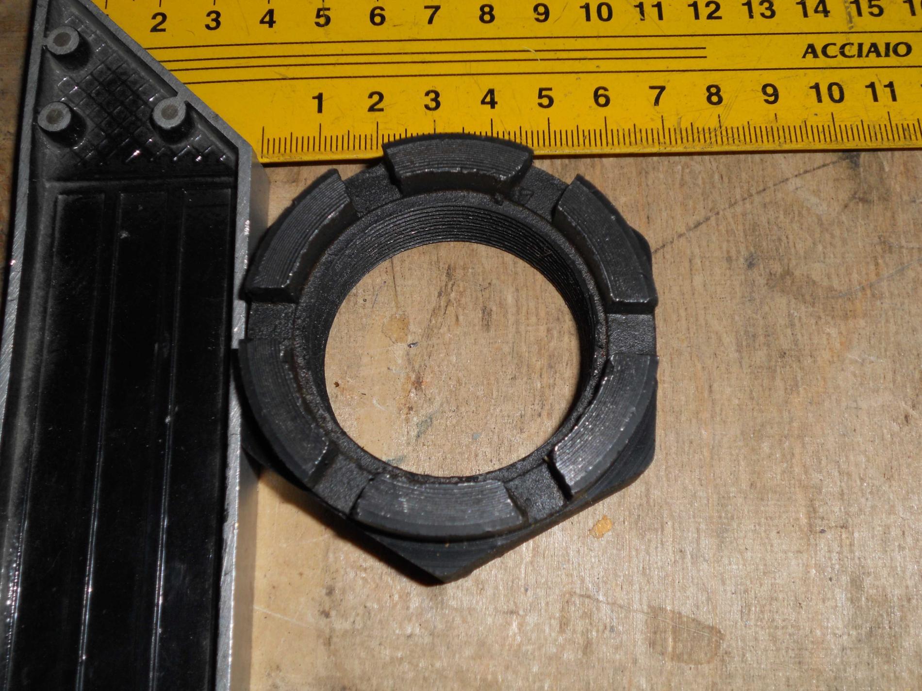 Гайка передней ступицы правая резьба (на цапфу) Howo Euro-2/3 AZ9100411140