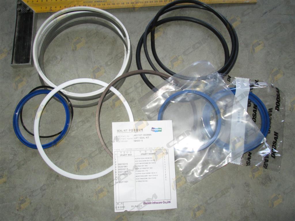 Ремкомплект цилиндра стрелы 440-00136BKT Mega 400