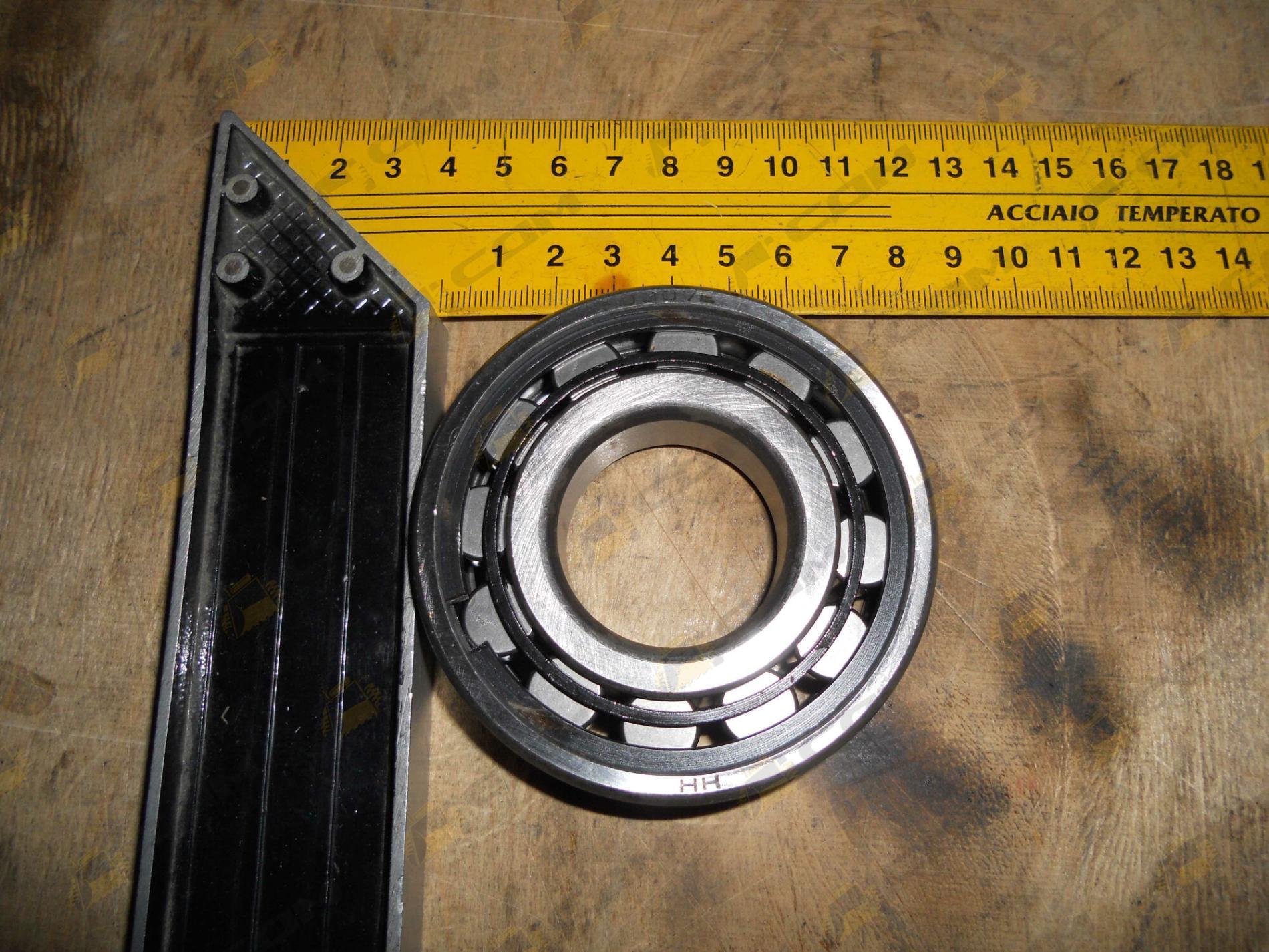 Подшипник промежуточного вала делителя передний роликовый КПП Fuller RT-11509 HOWO 42307E