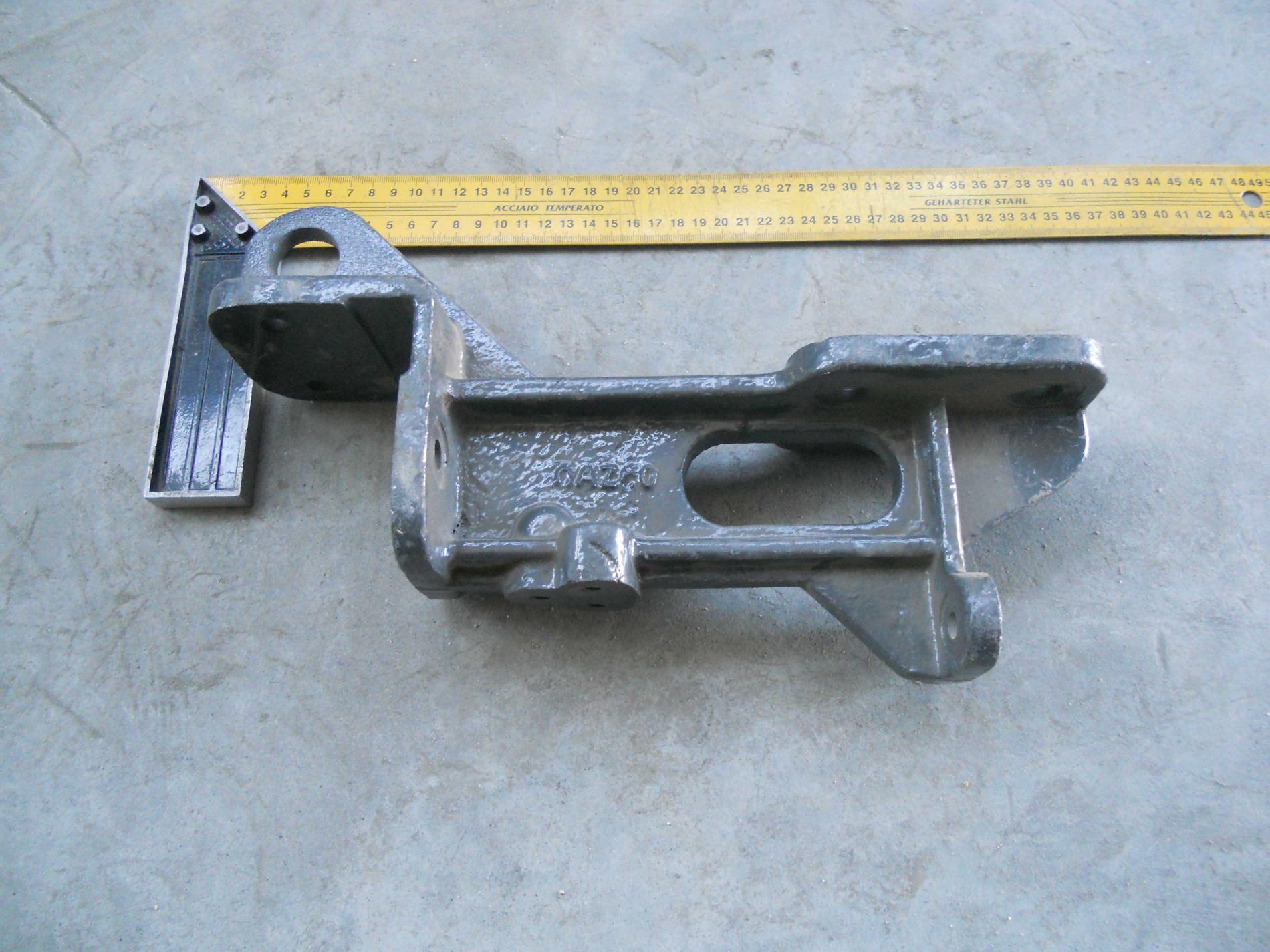 Кронштейн крепления бампера (самосвал) HOWO AZ9725930007