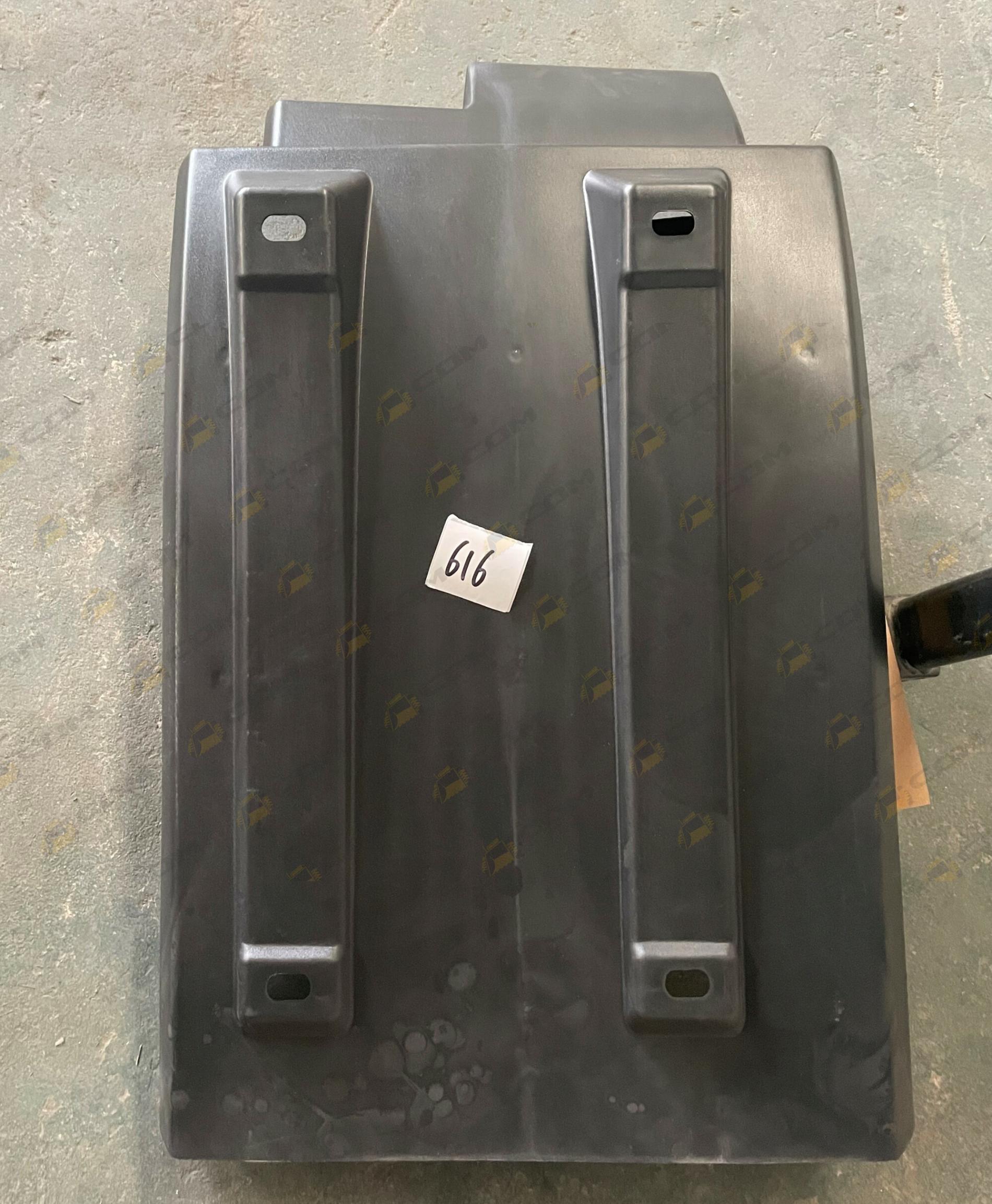 Крыло кабины заднее правое брызговик черное HOWO WG1642230104 WG1642233001