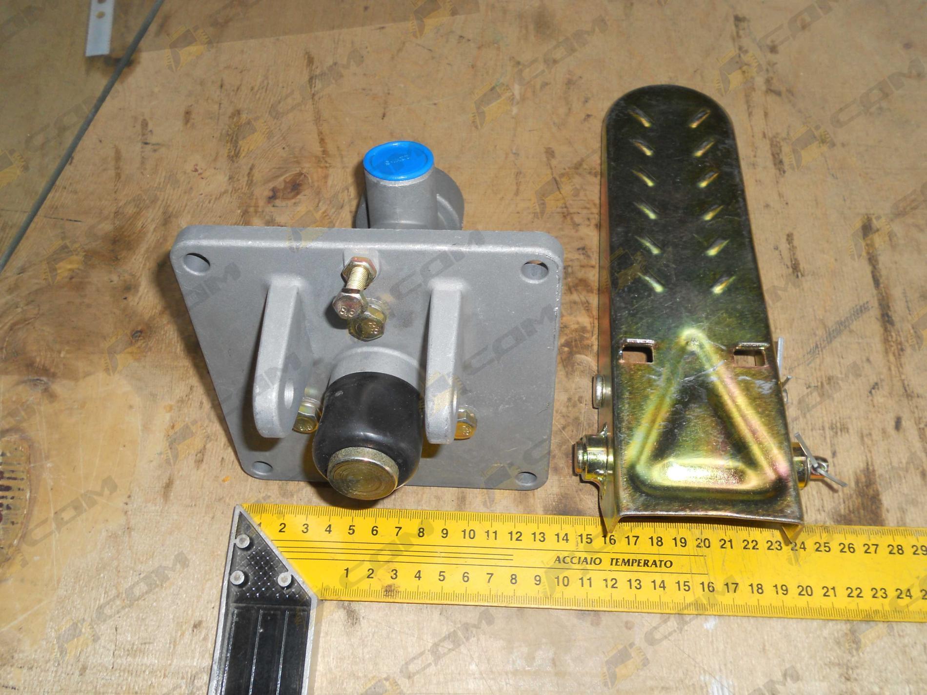 Педаль тормоза с тормозным клапаном (XM60D-3514002) CDM LG853.08.09