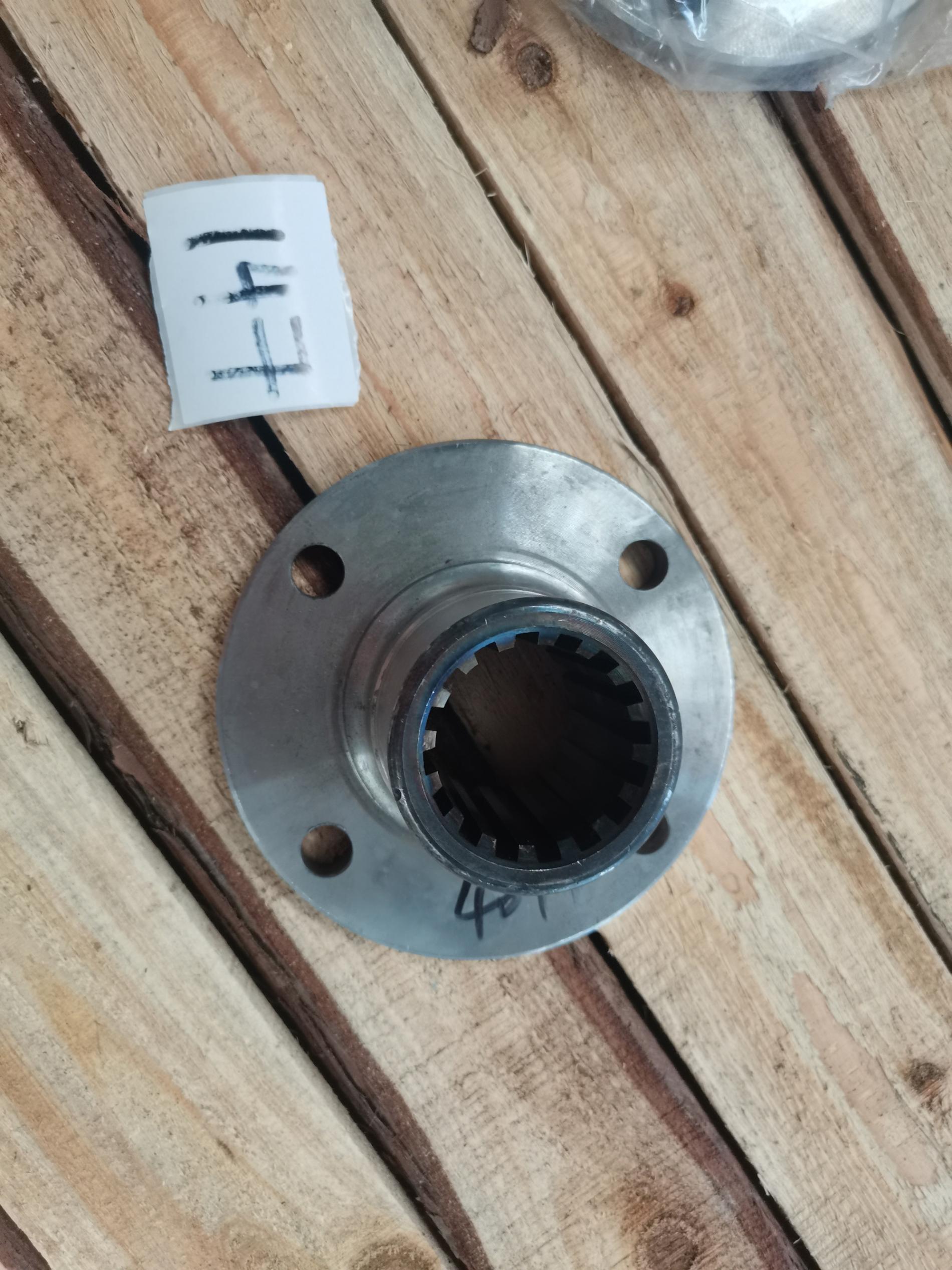 Фланец выходного вала КПП ZL20-030013-1/4110000038243