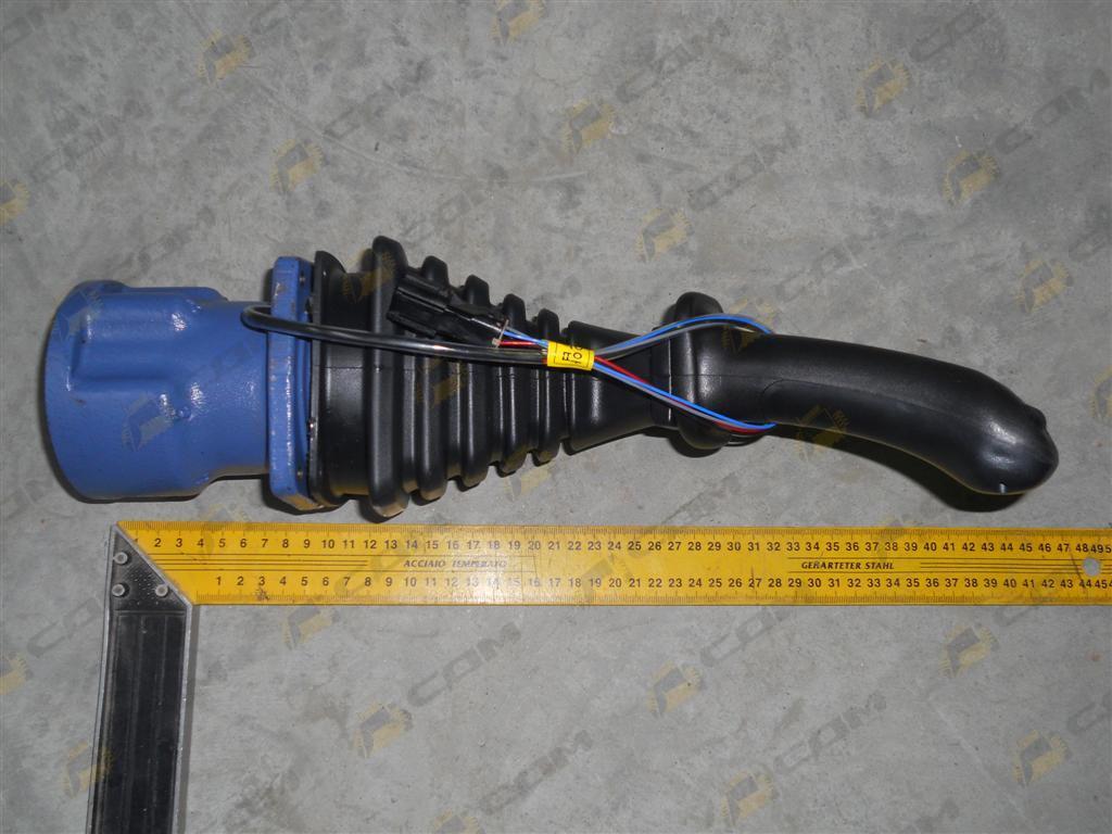 Джойстик управления правый Solar 340LC-V 420-00343A/410113-00147A