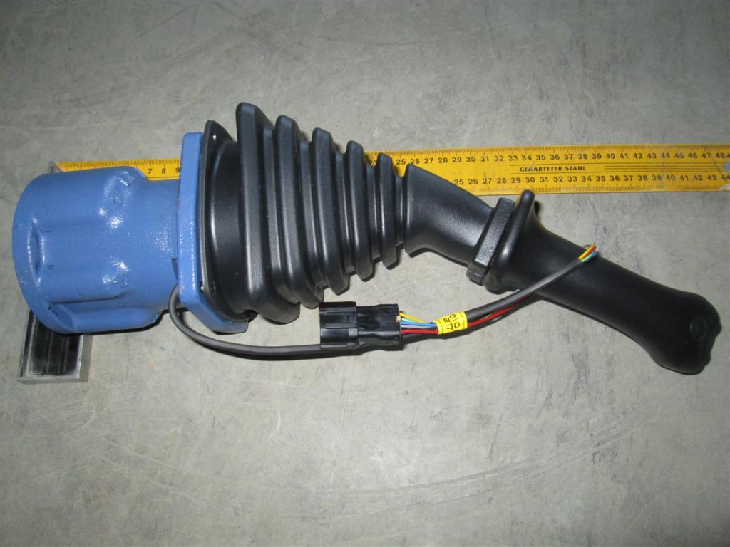 Джойстик управления левый Solar 420LC-V 420-00358