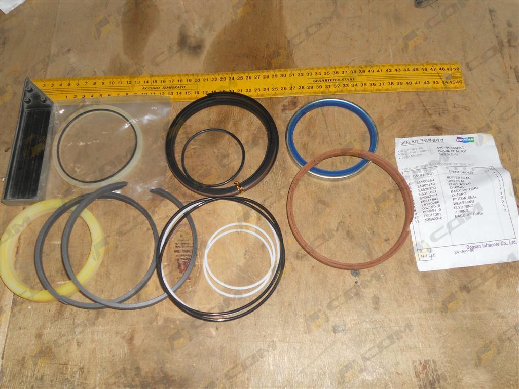 Ремкомплект цилиндра стрелы 440-00355AKT Solar 225LC-V