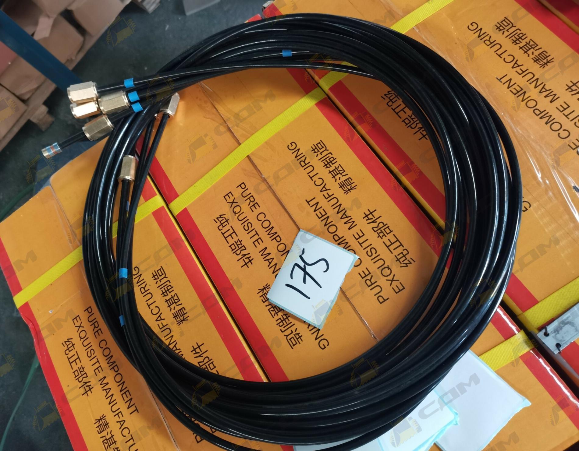 РВД к указателю давления масла в двигателе L=3900 CDM855 LG855.15.36 60911010162