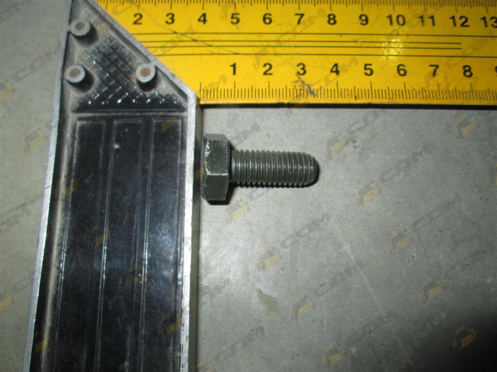 Болт кронштейна фонарей рабочего освещения на кабину Doosan 2120-2166D2