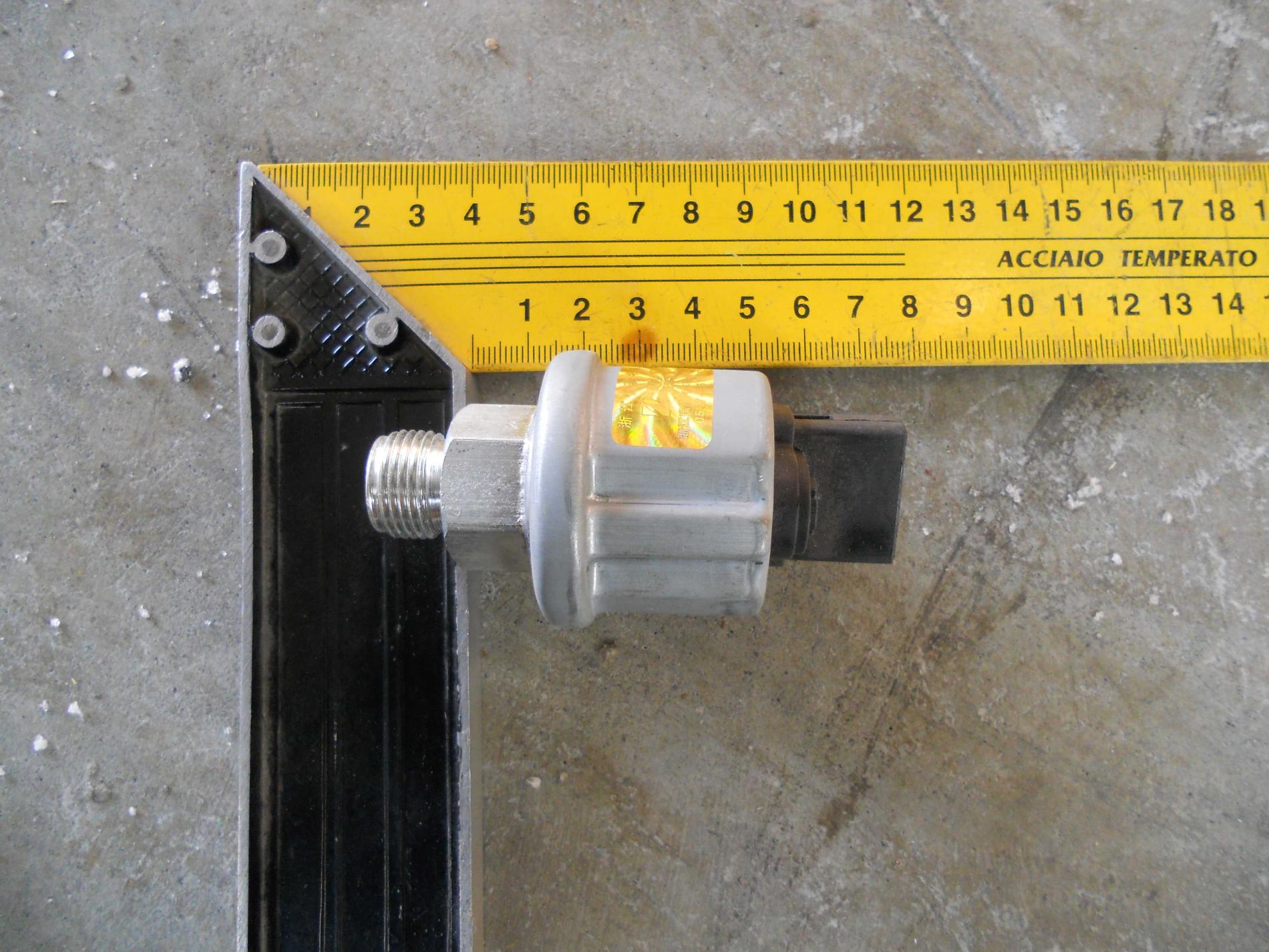 Датчик давления масла под штекер HOWO EURO 3 VG1500090060