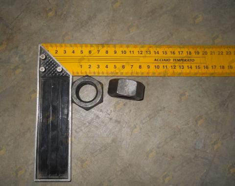 Гайка M24x3.0 S4013343 крепления зуба ковша Mega 400