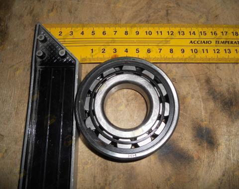 Подшипник промежуточного вала делителя передний роликовый КПП Fuller RT-11509 HOWO 42307E