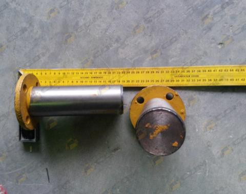 Палец рычага управления ковшом верхний с круглым фланцем  d=60, l=190 CDM833 LG30F.11.07 (311003D)